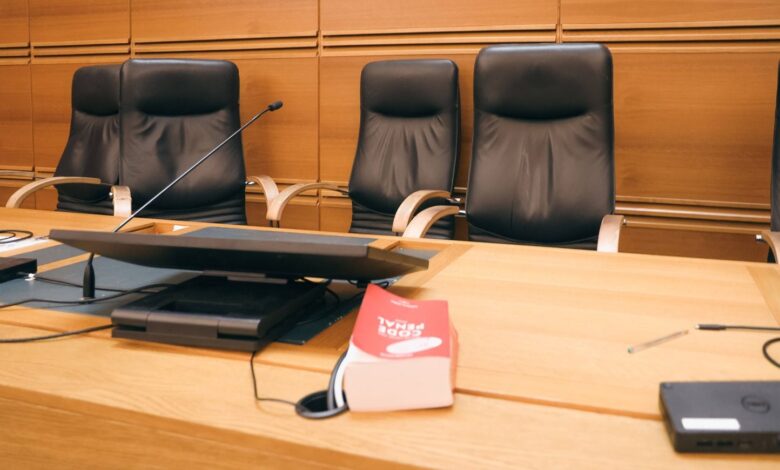 Un alcalde llama al rectorado tras una investigación por pornografía infantil dirigida a un exprofesor Un alcalde llama al rectorado tras una investigación por pornografía infantil dirigida a un exprofesor